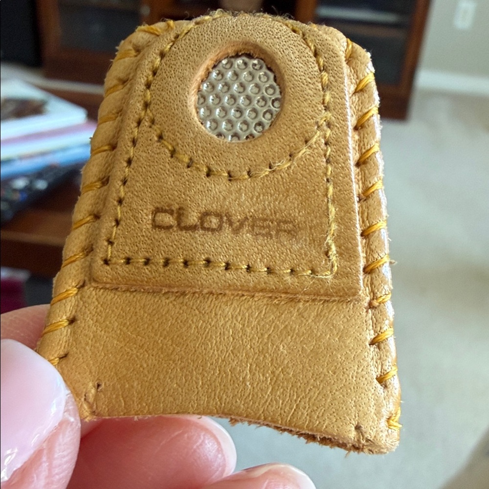 Clover Leather Coin Thimble - Medium, Good Condition - Picture 2 of 3